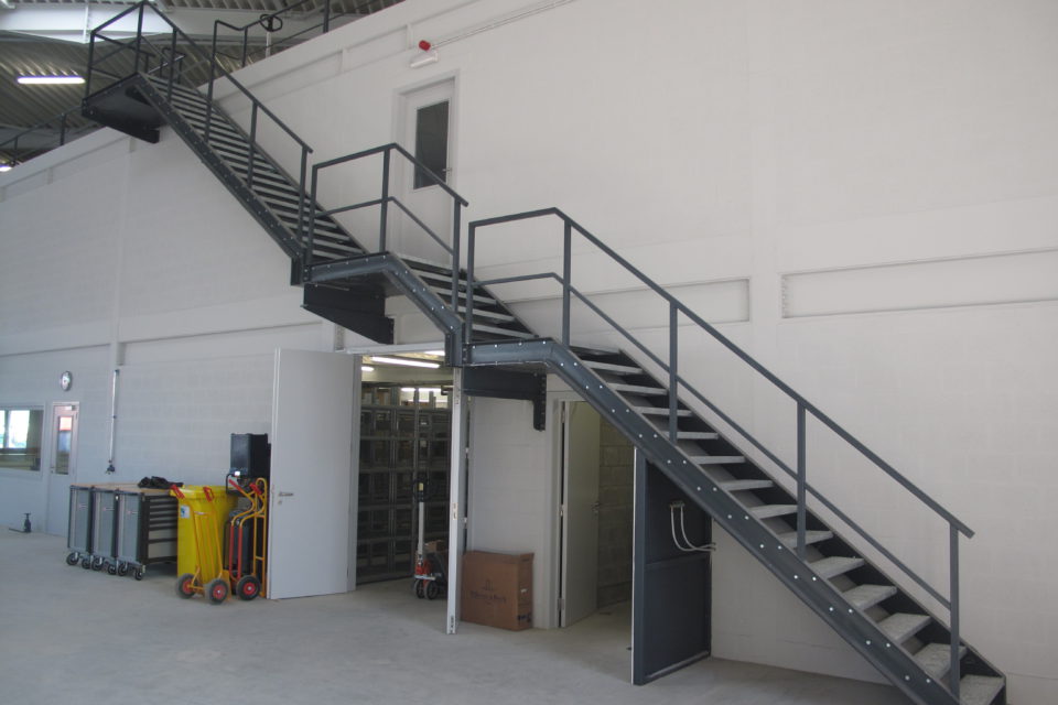 Almobé Industriebouw - Garage Kant Olen (1)